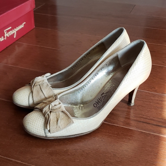 Ferragamo Bow Heels - Picture 7 of 7
